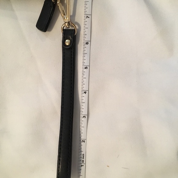 Price✂️ Amani Exchange Wristlet - Picture 7 of 8